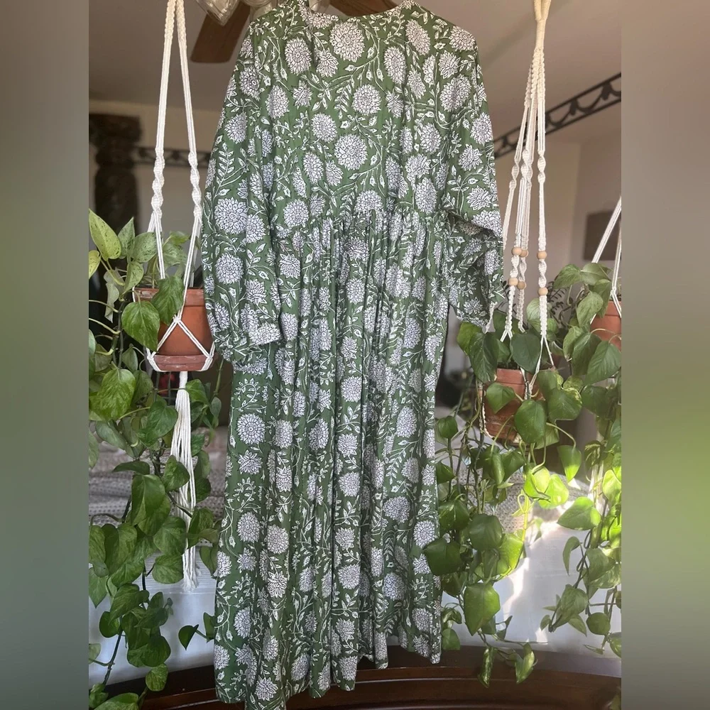NWOT Green Floral Maxi Dress - Picture 3 of 5